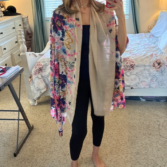 Beautiful floral Aldo scarf super versatile. - Picture 2 of 9